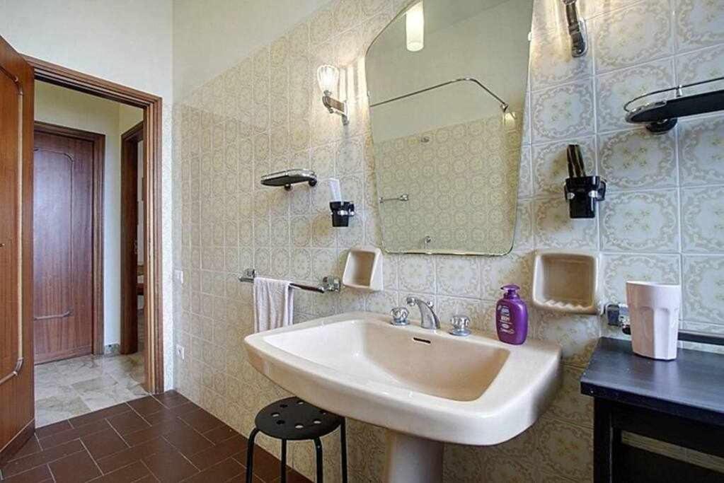 Frati Bigi With Two Bedrooms And Parking Appartamento *