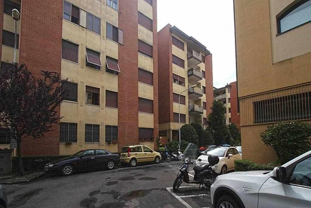 Frati Bigi With Two Bedrooms And Parking Appartamento